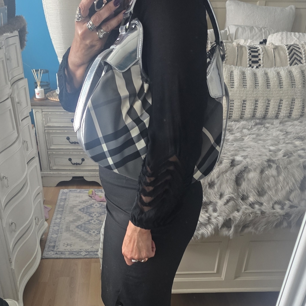 Burberry Metalic Beat Check Small Brooklyn Hobo - Picture 8 of 17